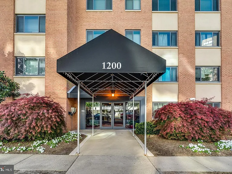 1200 S Arlington Ridge Rd #416 — Photo 1
