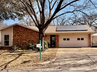 2721 Lucas Dr, Arlington, TX 76015