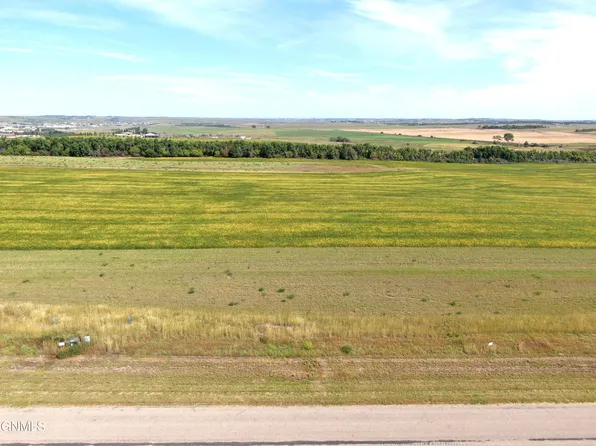 16008 Acadia Dr, Bismarck, ND 58503