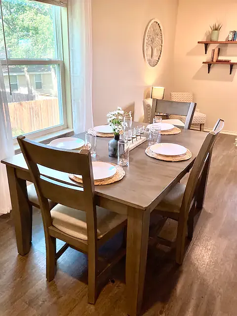 3 bed, 2.5 bath, 1350 sqft, $2,500 — Photo 3