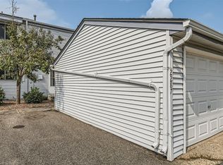 2287 Pond Ave E, Maplewood, MN 55119