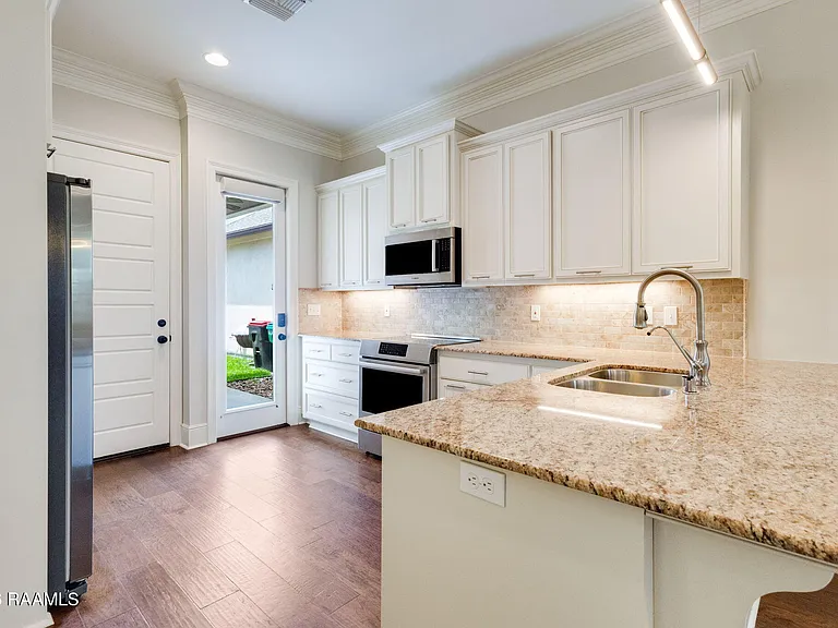 405 S Montauban Dr — Photo 11