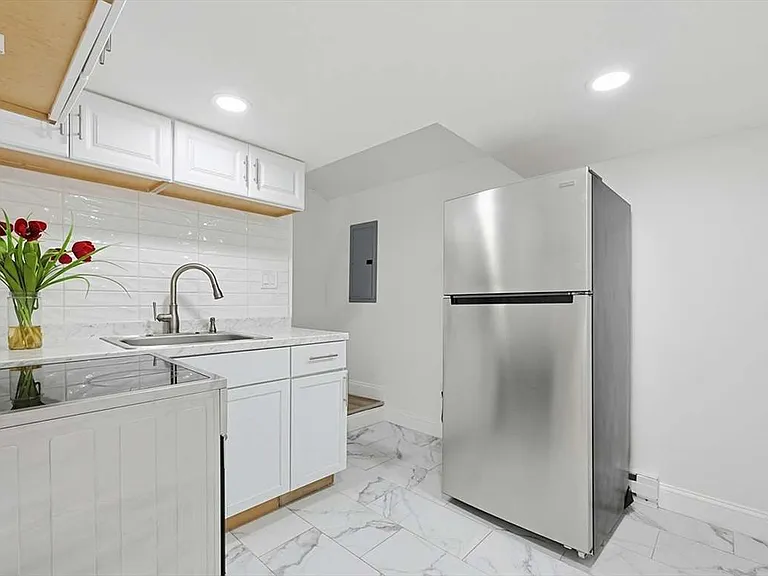 132 Sumner St — Photo 3