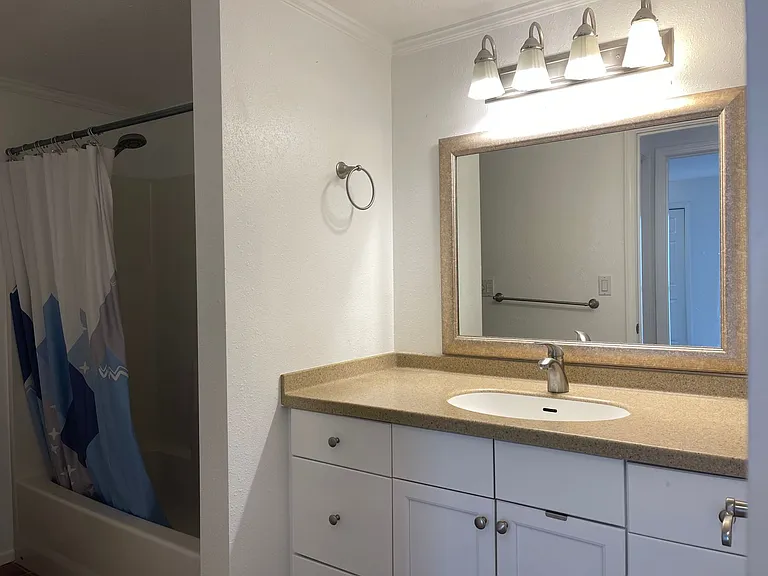 832 100th Ave NE #104 — Photo 9