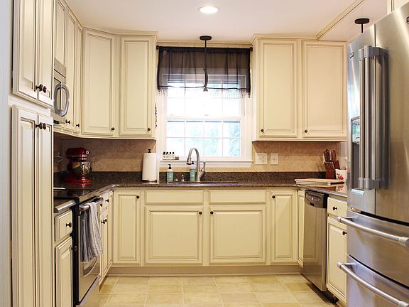Overview of custom kitchen and appliances