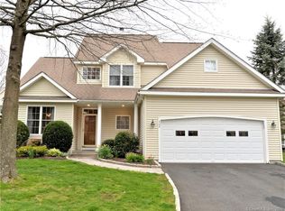 404 Pitkin Holw #404, Trumbull, CT 06611