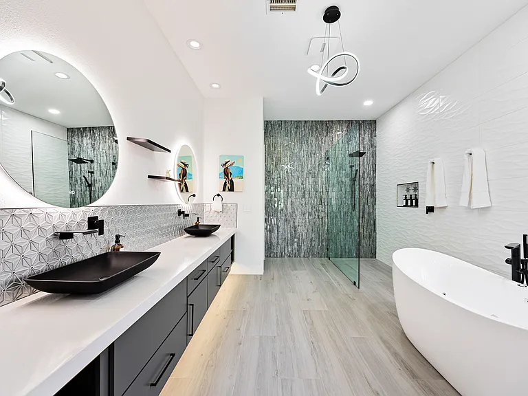 Master Suite Bathroom