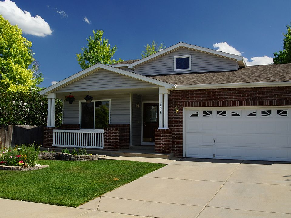 1233 Fall River Cir