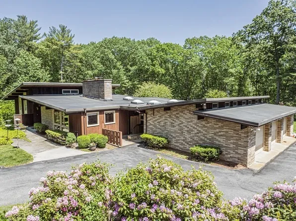 12 Regis Rd, Andover, MA 01810