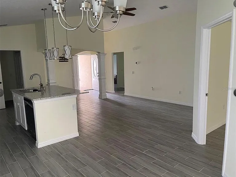 208 Missouri Ave — Photo 4