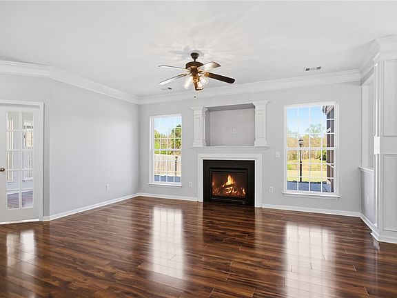 4th image of 10 Crested Spring Ct