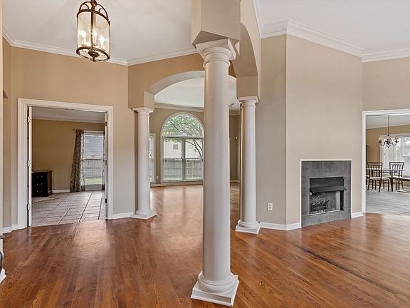 4th image of 8955 River Pine Dr