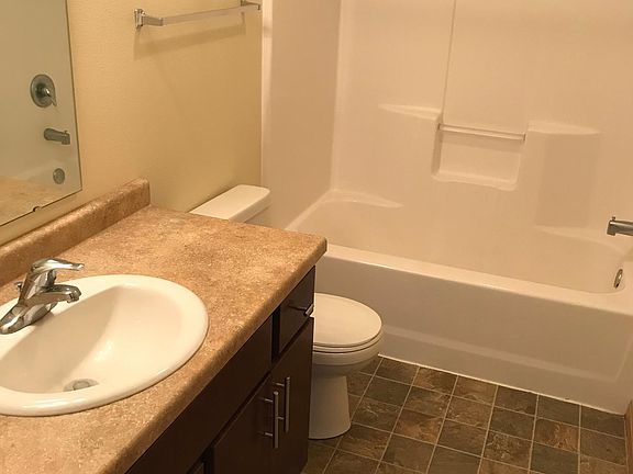 4th image of 519 33rd Ave W APT 208