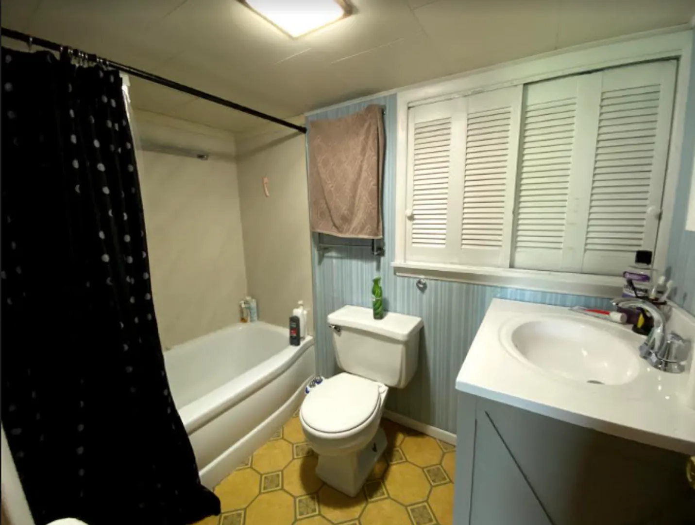 "The CABIN," 3 bed, 1 bath home with huge yard! — Photo 2