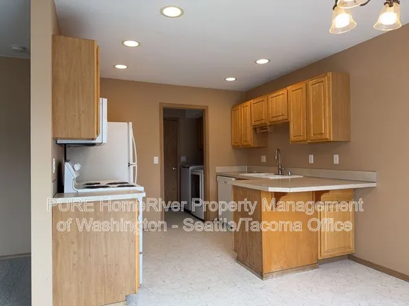 126 131st St E, Tacoma, WA 98445