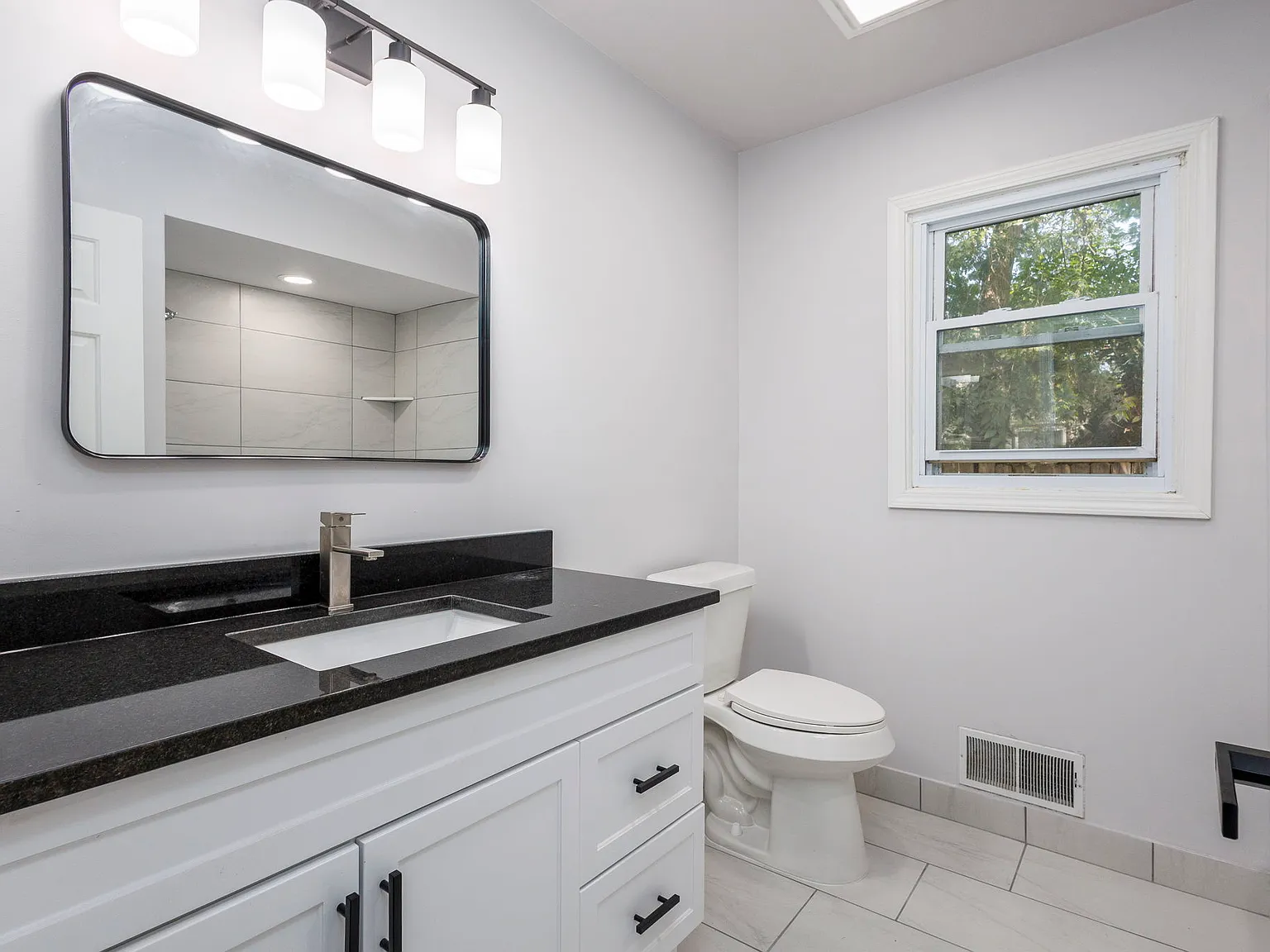 3 bed, 1008 sqft, $1,650 — Photo 4