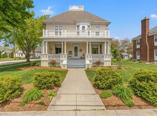 300 Pearl Ave, Mukwonago, WI 53149