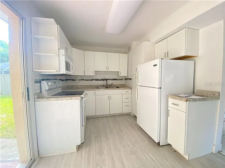 769 Greenway Pl — Photo 3