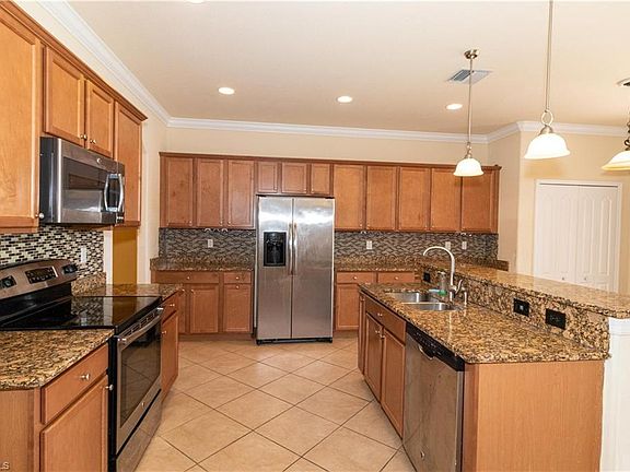 3rd image of 11428 Icarus Cir