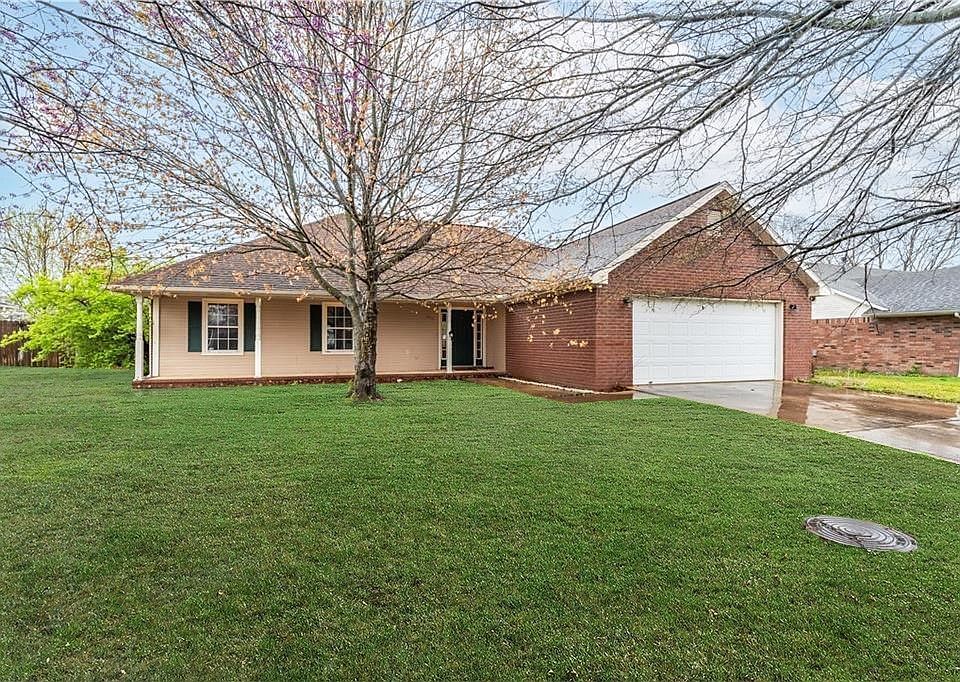 1st image of 3016 N Quartz Dr