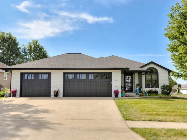 252 Cottonwood Dr SW, Altoona, IA 50009
