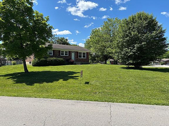 2nd image of 124 Clearwater Ln