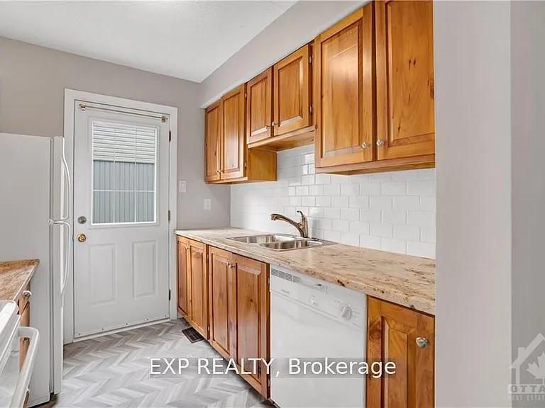 20 Forester Cres #C — Photo 18