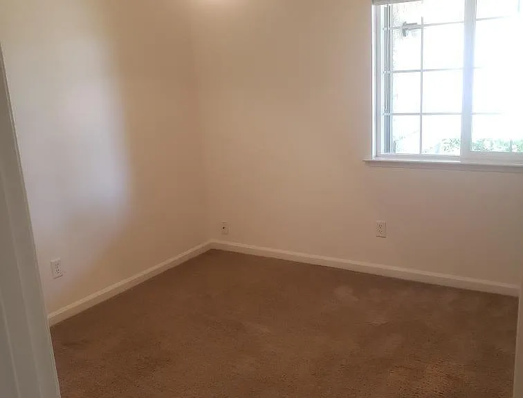 221 Medina Ct — Photo 6