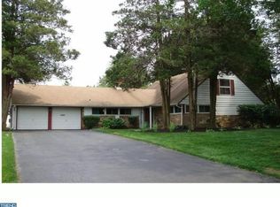 20 Rain Lily Rd, Levittown, PA 19056