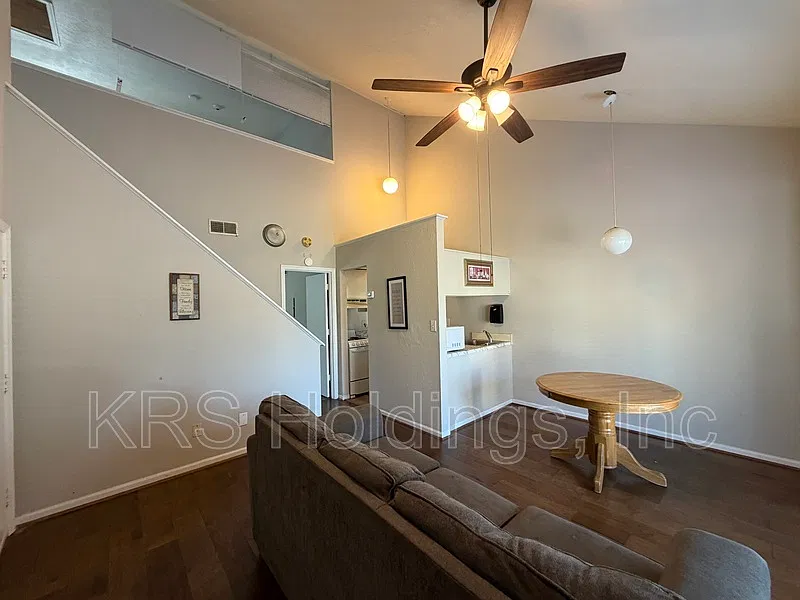 2 bed, 2.0 bath, 910 sqft, $1,695 — Photo 3
