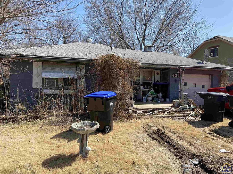 2nd image of 434 SE Gray St