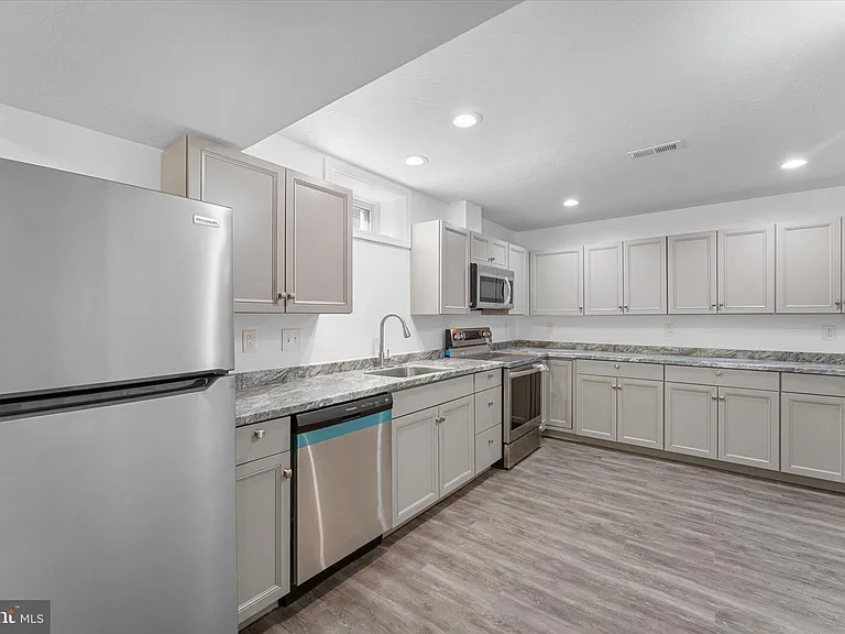 217 Bridgewater Dr — Photo 4