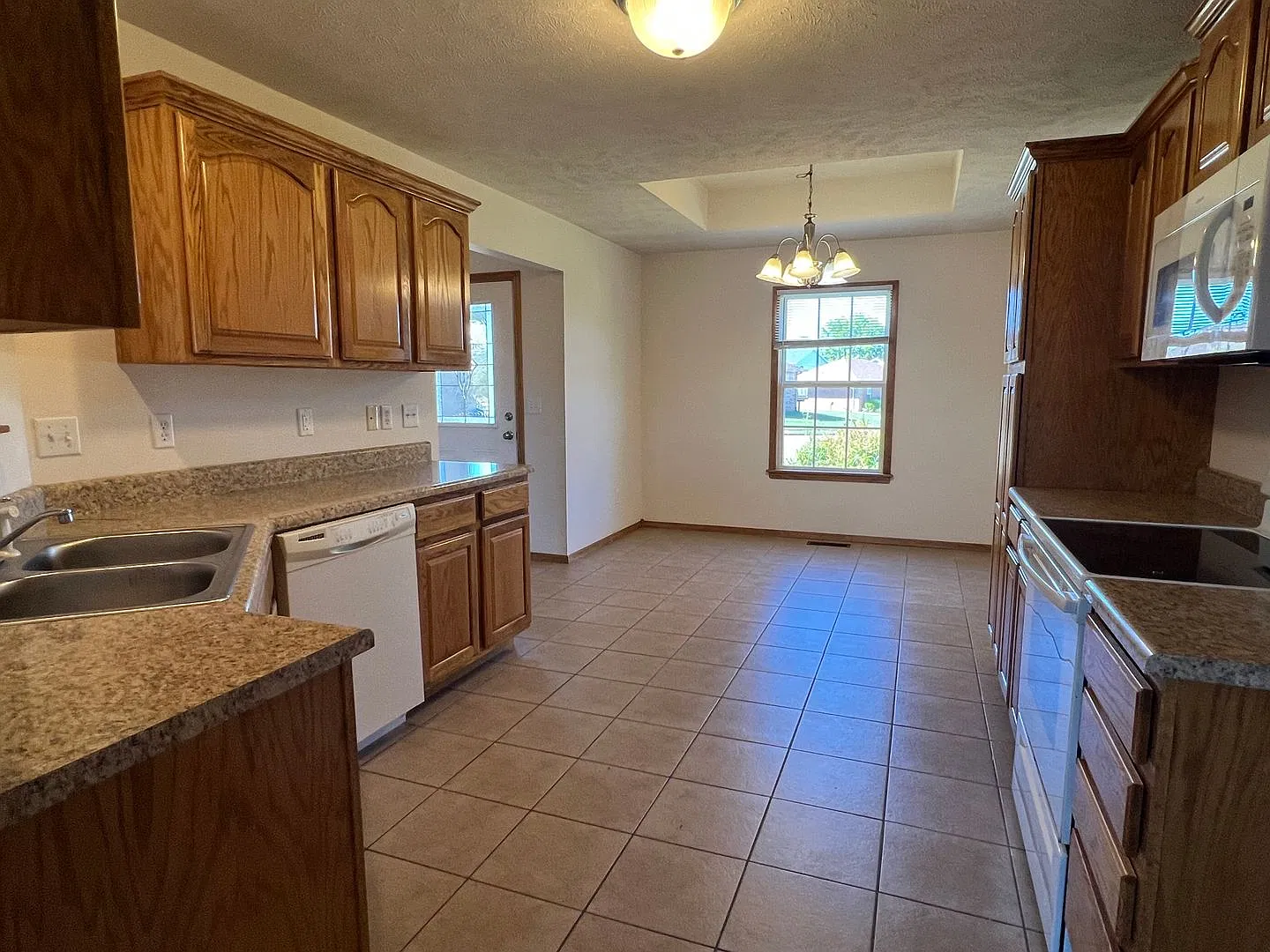 West Republic 3 Bed / 2 Bath — Photo 4