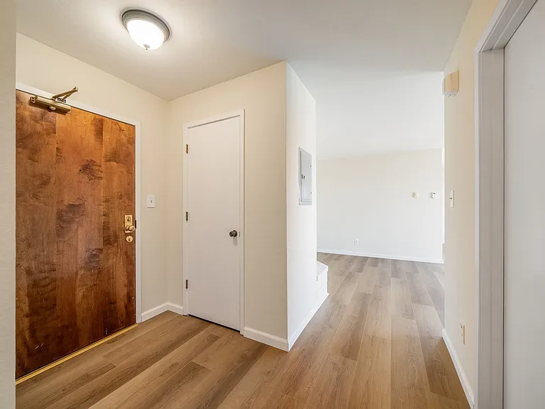 545 Burnett Avenue — Photo 6