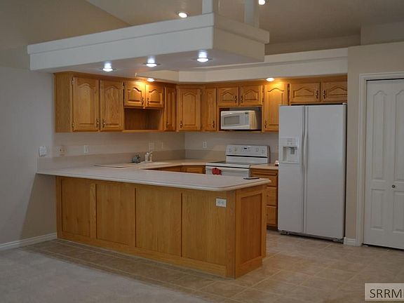 2nd image of 3696 E Silverwood Cir