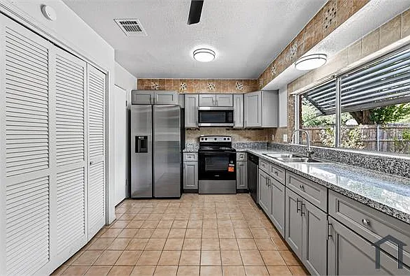1119 Pinecroft Dr — Photo 10