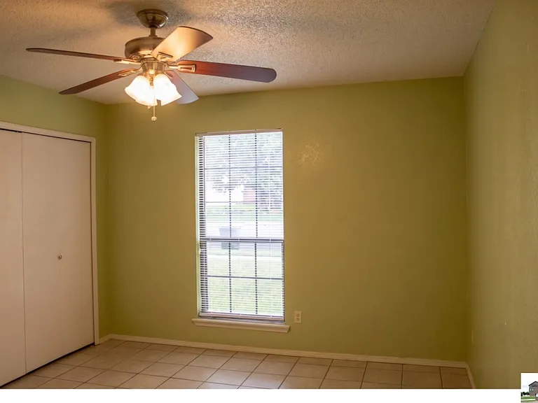 2404 Fieldstone Dr — Photo 11
