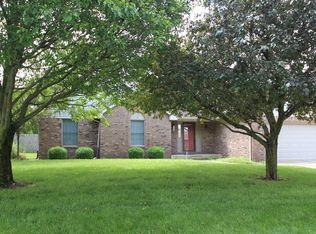 8709 W Teal Dr, Yorktown, IN 47396