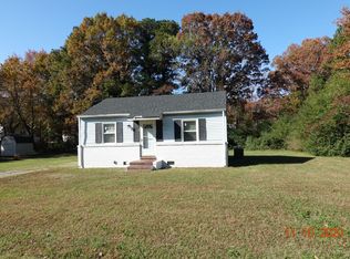 122 York Dr, Yorktown, VA 23690