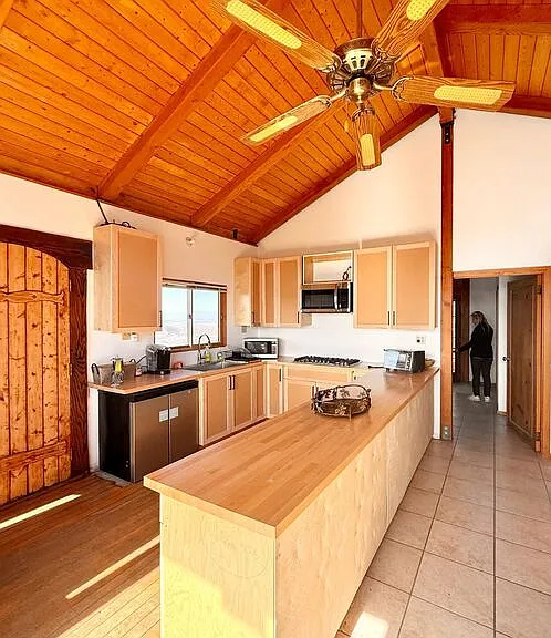11077 Pacific View Dr — Photo 17