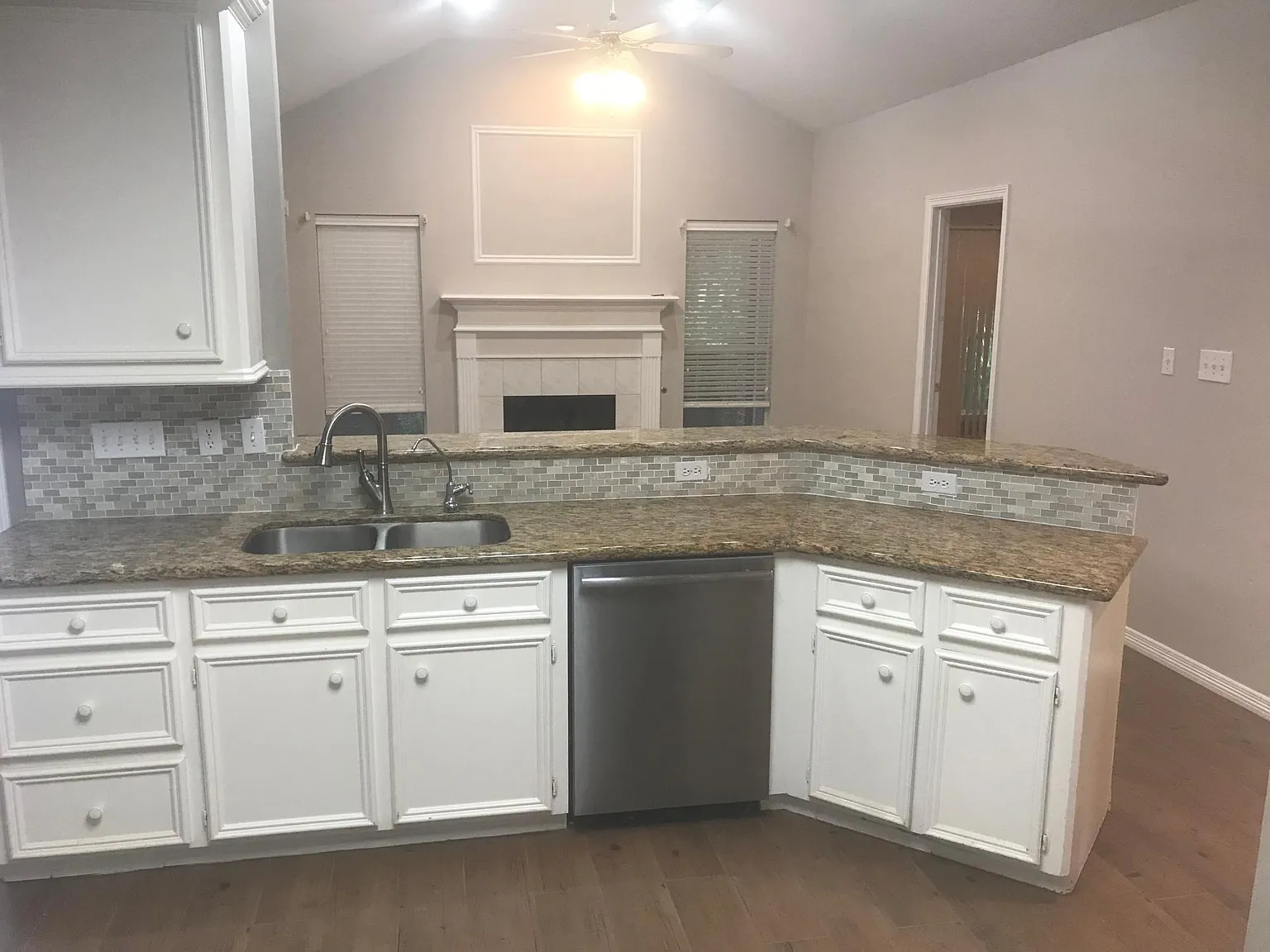 102 Harbour Town Circle — Photo 4