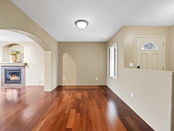 3rd image of 10 S Bridlerange Cir SW