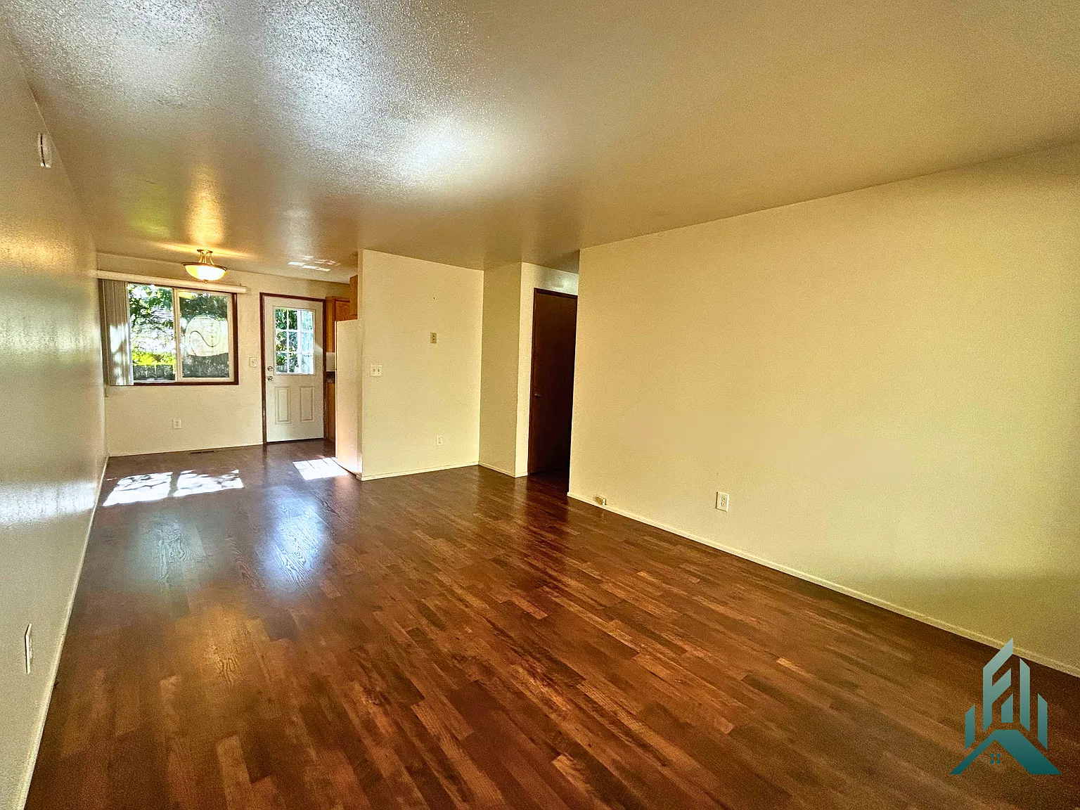 3 bed, 988 sqft, $1,795 — Photo 2