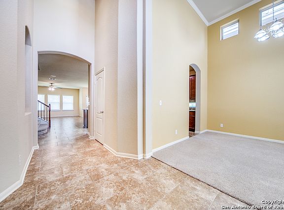 3rd image of 221 Chisholm Dr