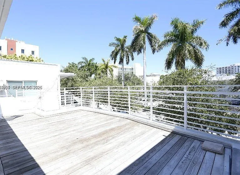 324 Washington Ave #D — Photo 8