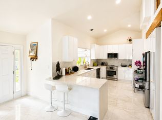 1105 NE 183rd St, Miami, FL 33179