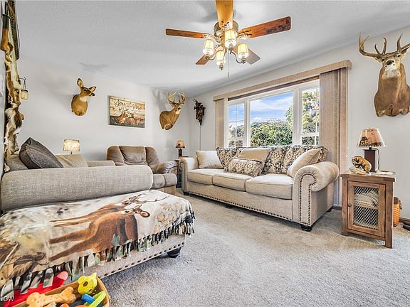 5th image of 2880 Shirley St