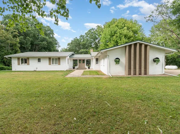 8717 E Howard City Edmore Rd, Vestaburg, MI 48891