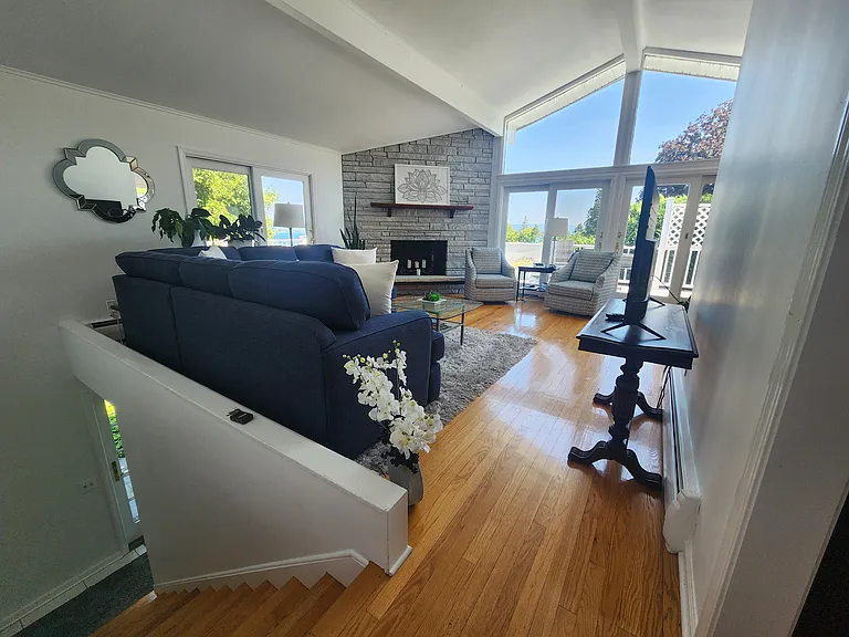 2139 Terrace Ln S — Photo 9