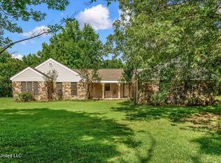 4210 Red Oaks Dr, Horn Lake, MS 38637